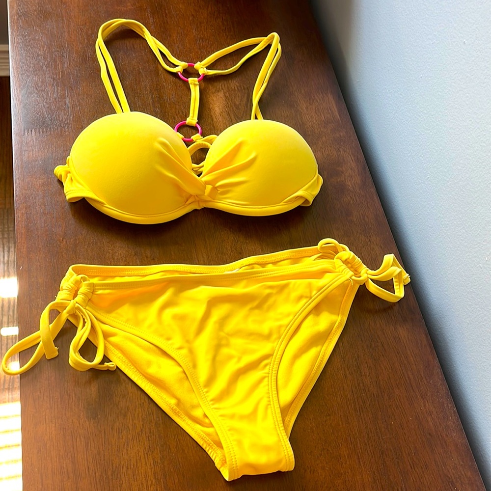 Bikini push-up bra crossed back medium rise bottoms medium coverage GUC Small